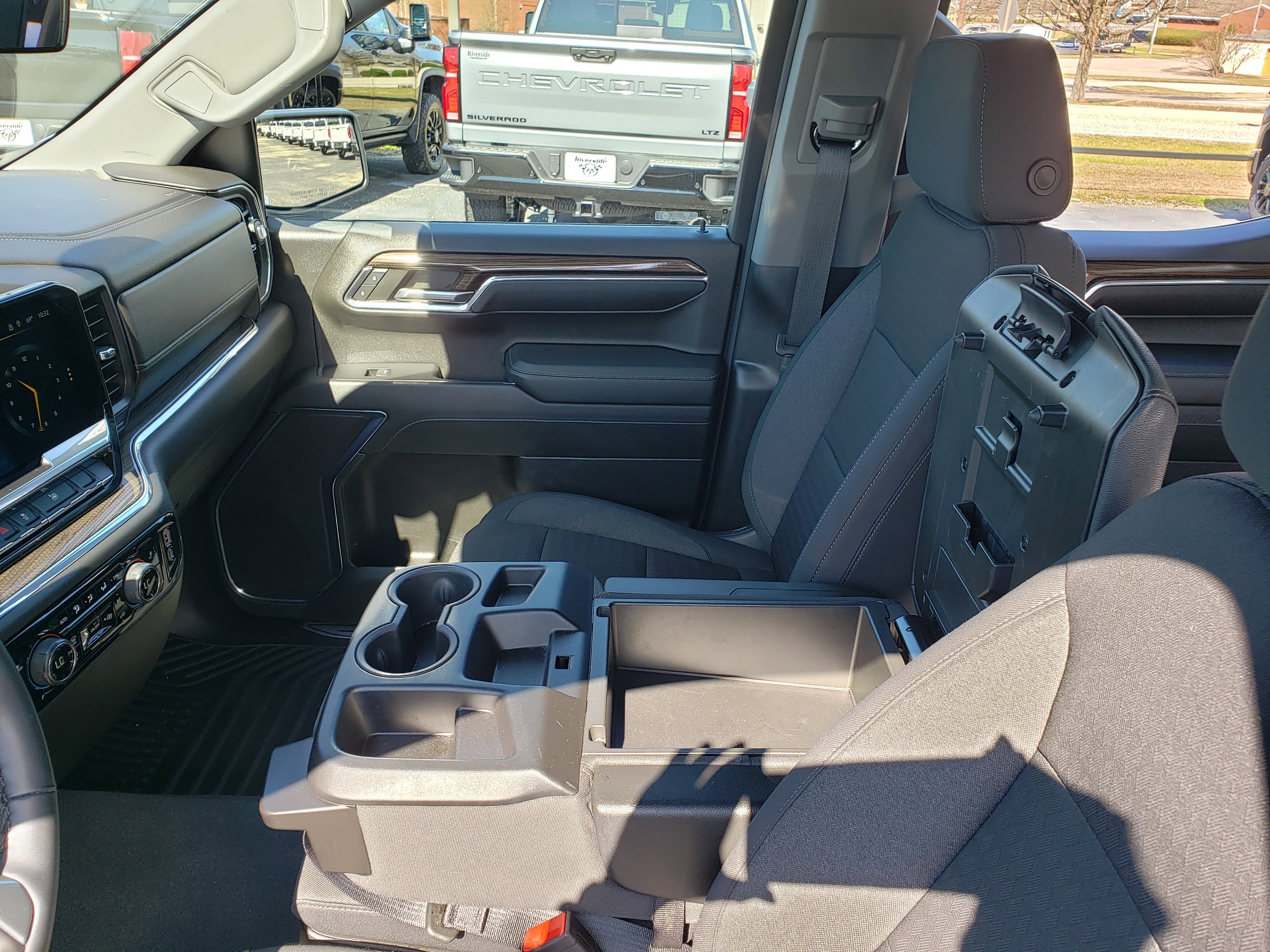 Used 2024 Chevrolet Silverado 1500 LT image 25