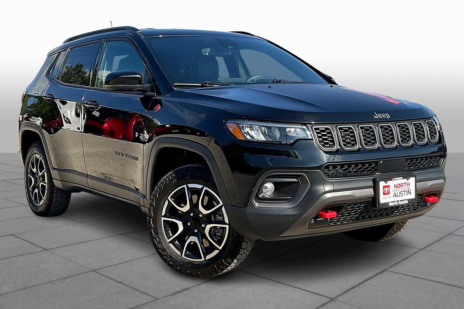 Used 2024 Jeep Compass Trailhawk image 3
