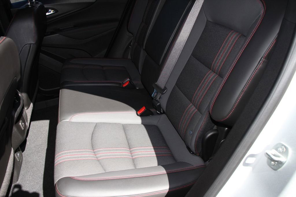 Used 2022 Chevrolet Equinox RS w/ Infotainment Package FWD image 21