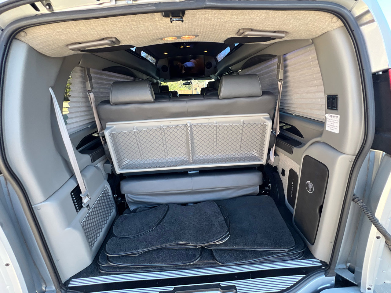 Used 2023 Chevrolet Express 2500 Extended image 53