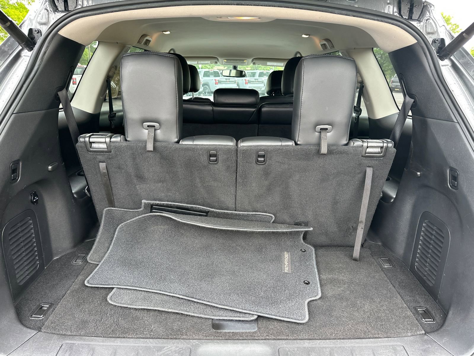 Used 2017 Nissan Pathfinder SL w/ SL Tech Package FWD image 17