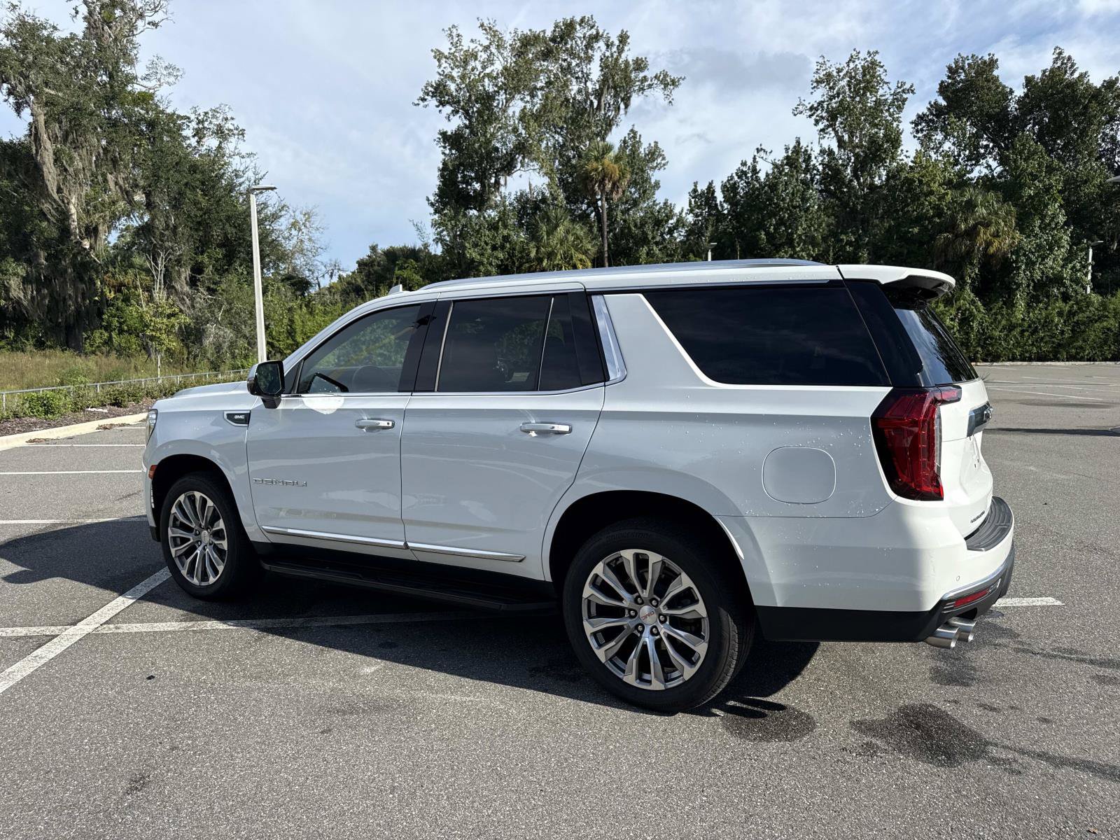 Used 2023 GMC Yukon Denali RWD image 5