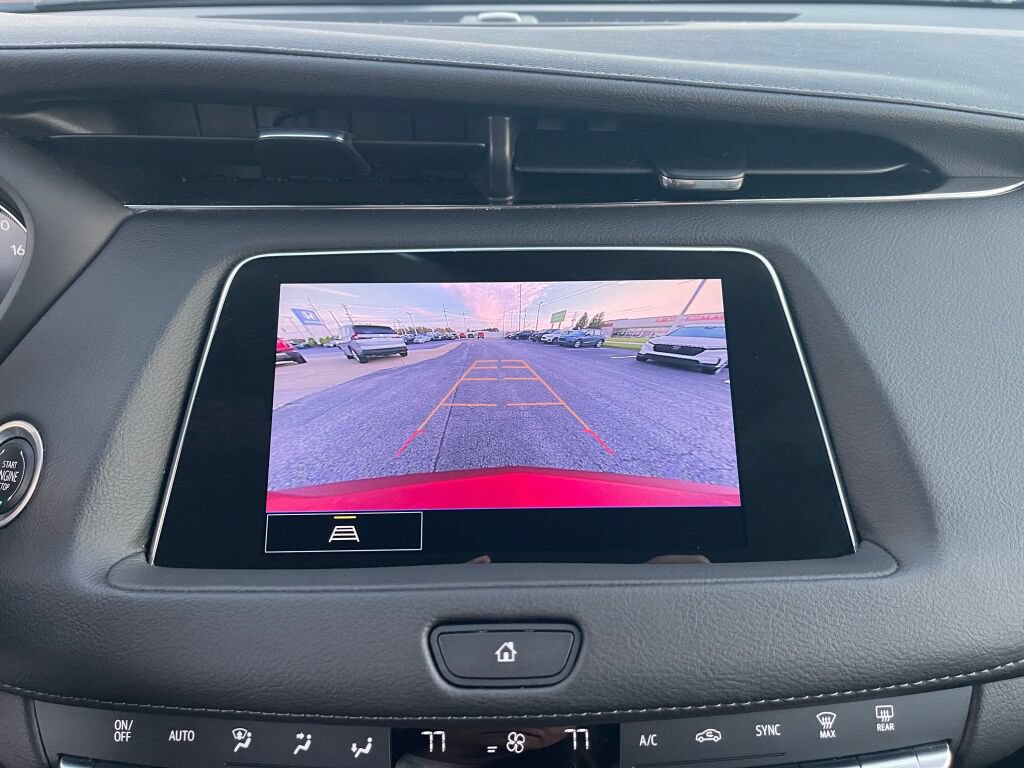 Used 2023 Cadillac XT4 Luxury w/ Cold Weather Package FWD image 11
