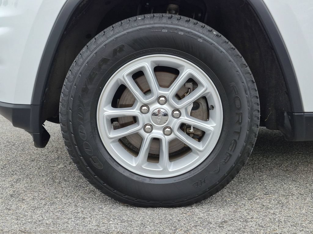Used 2020 Jeep Grand Cherokee Laredo AWD/4WD image 26