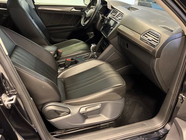 Certified 2022 Volkswagen Tiguan SE FWD image 11
