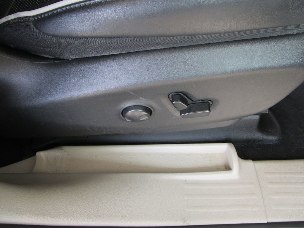 Used 2023 Chrysler Pacifica Limited FWD image 29