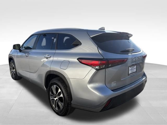 Used 2023 Toyota Highlander XLE image 11
