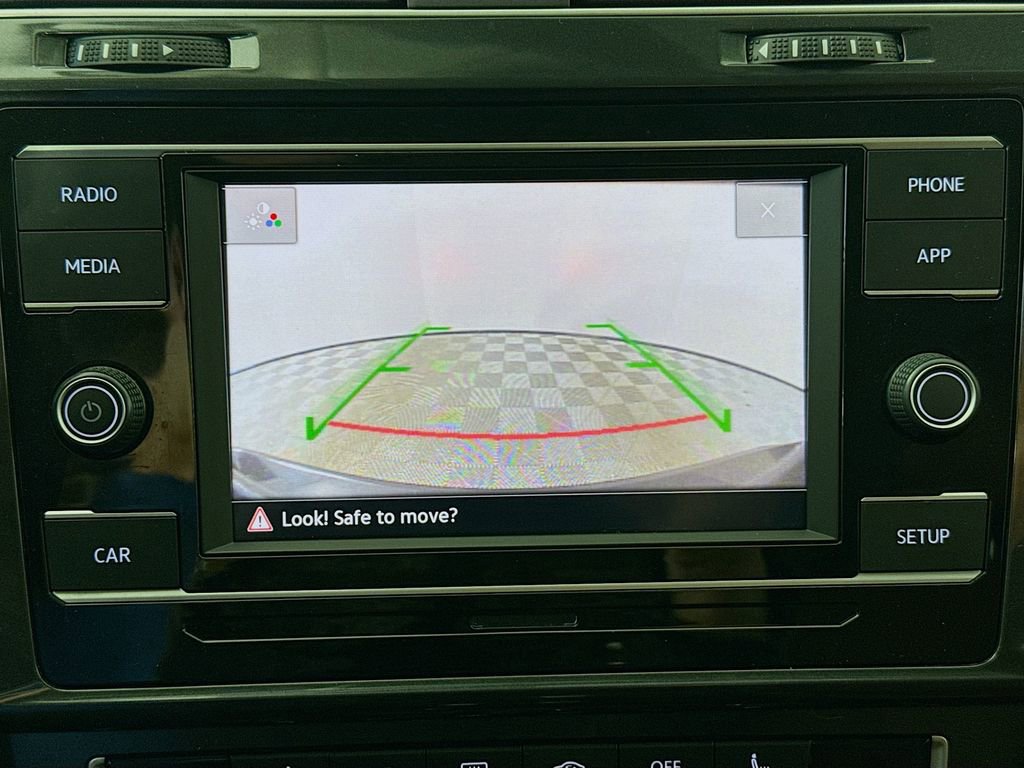 Used 2019 Volkswagen Golf Alltrack S image 14