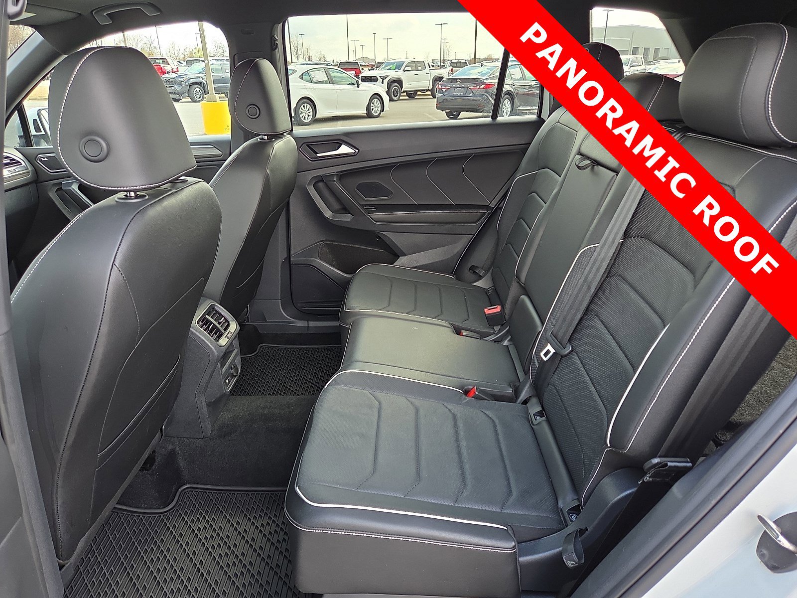 Used 2023 Volkswagen Tiguan SEL R-Line image 10