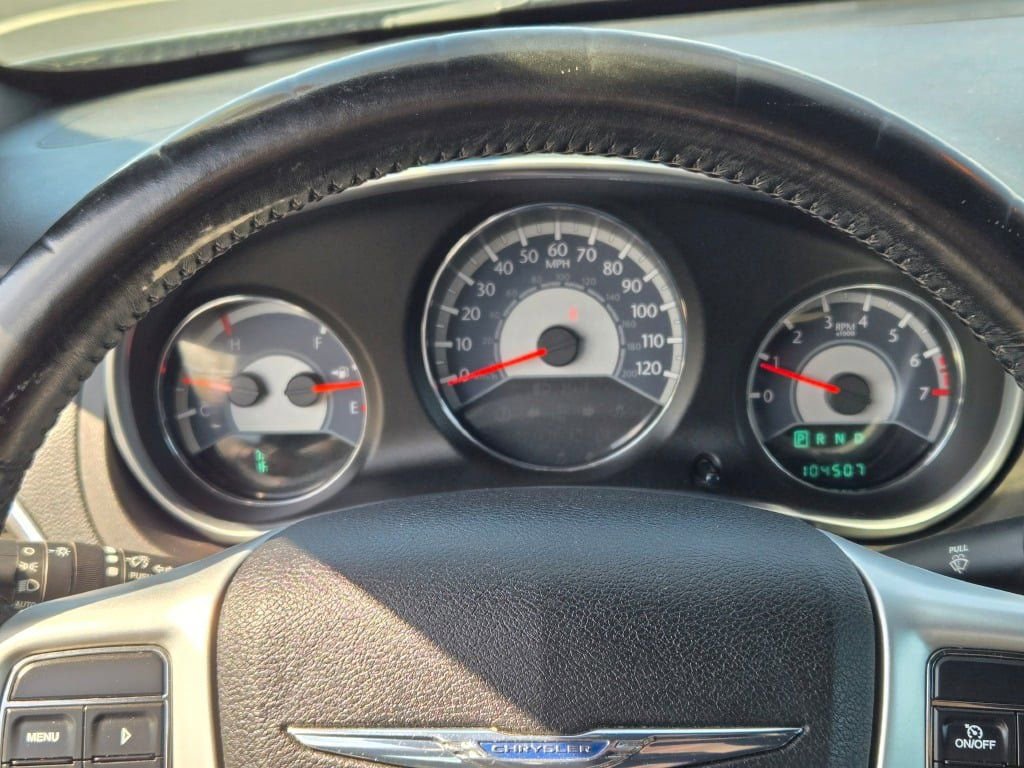 Used 2011 Chrysler 200 Touring FWD image 25