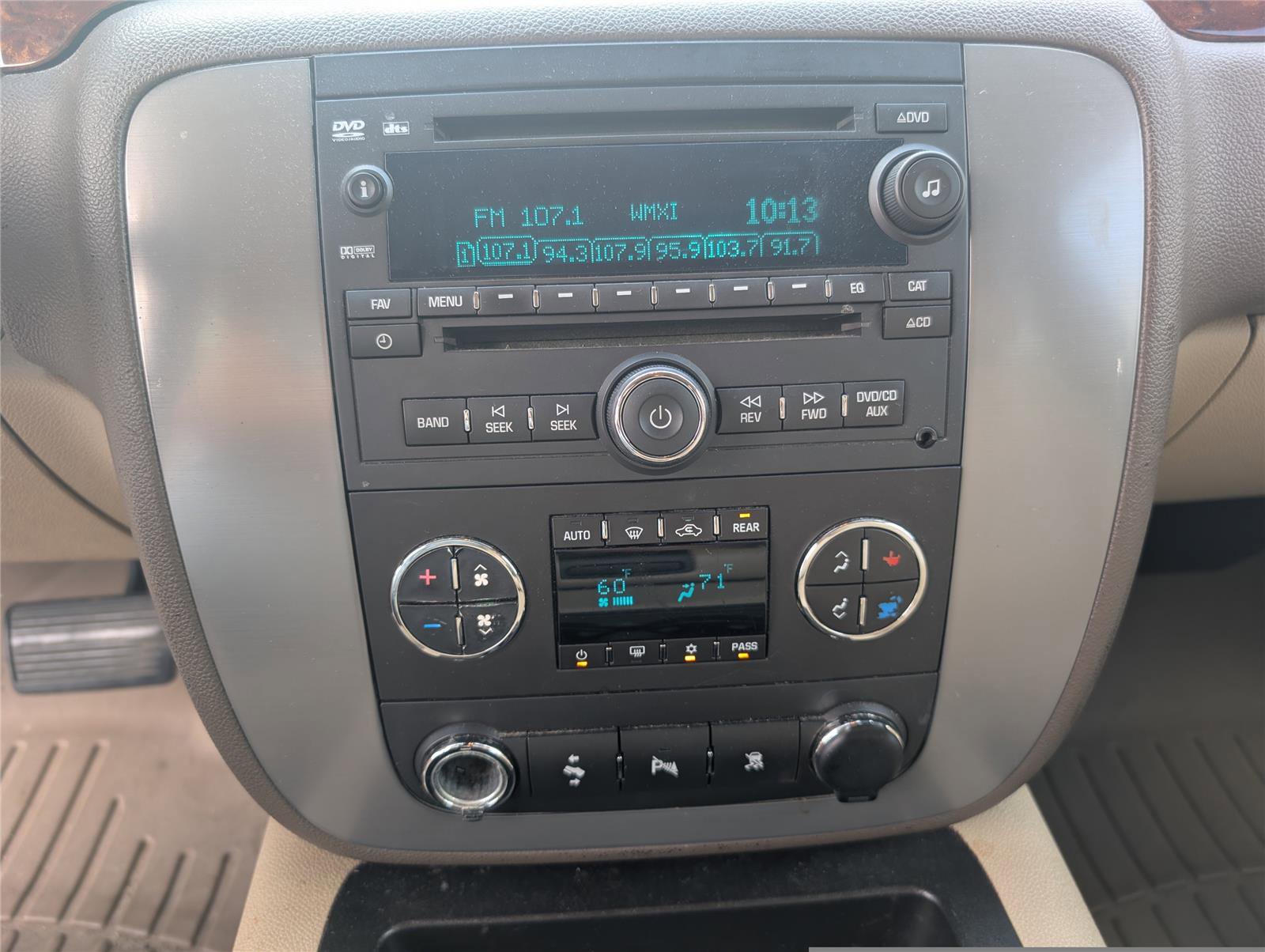 Used 2011 GMC Yukon XL SLT w/ SLT-2 Equipment Package image 12