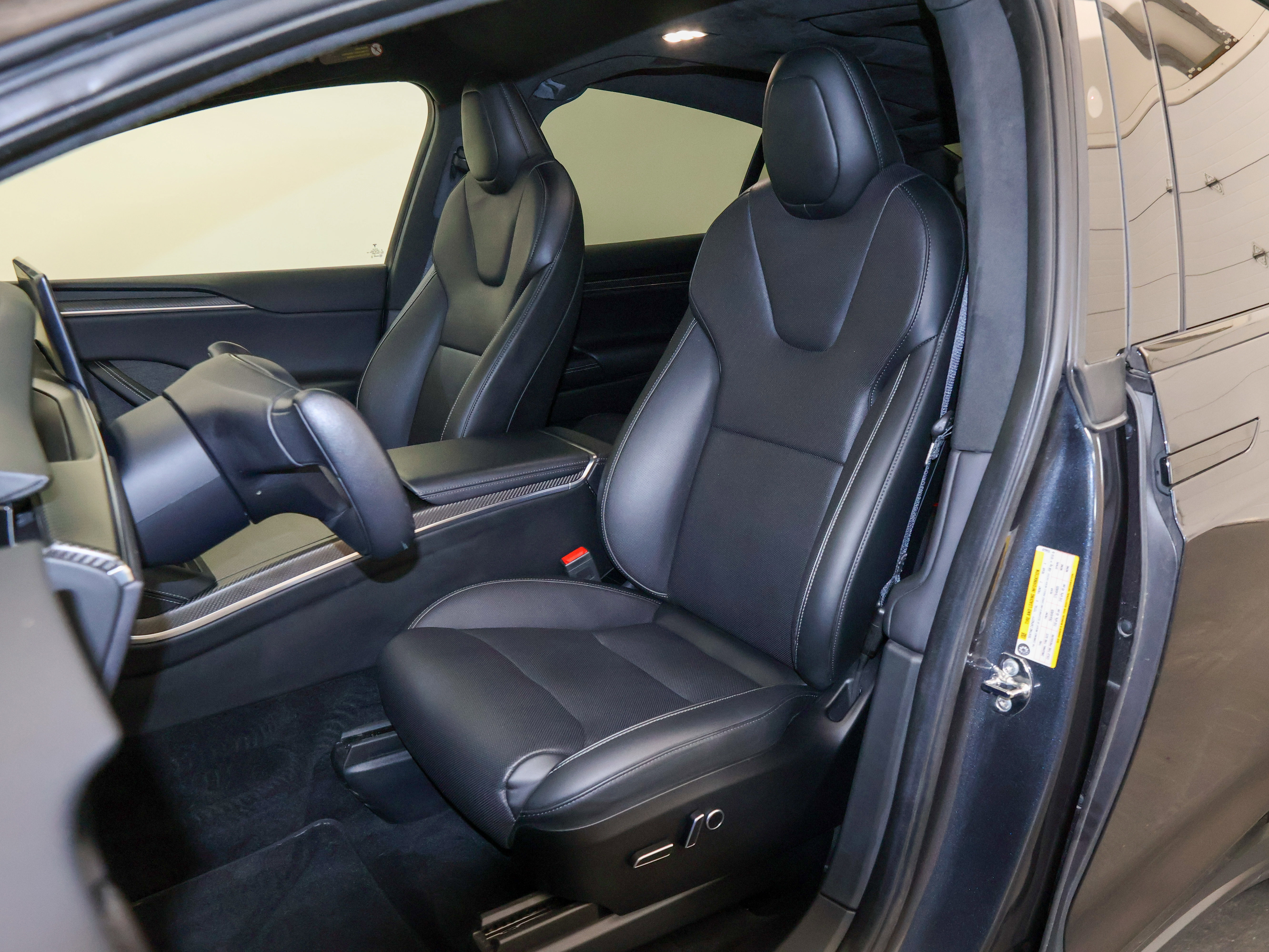 Used 2023 Tesla Model X Plaid image 16