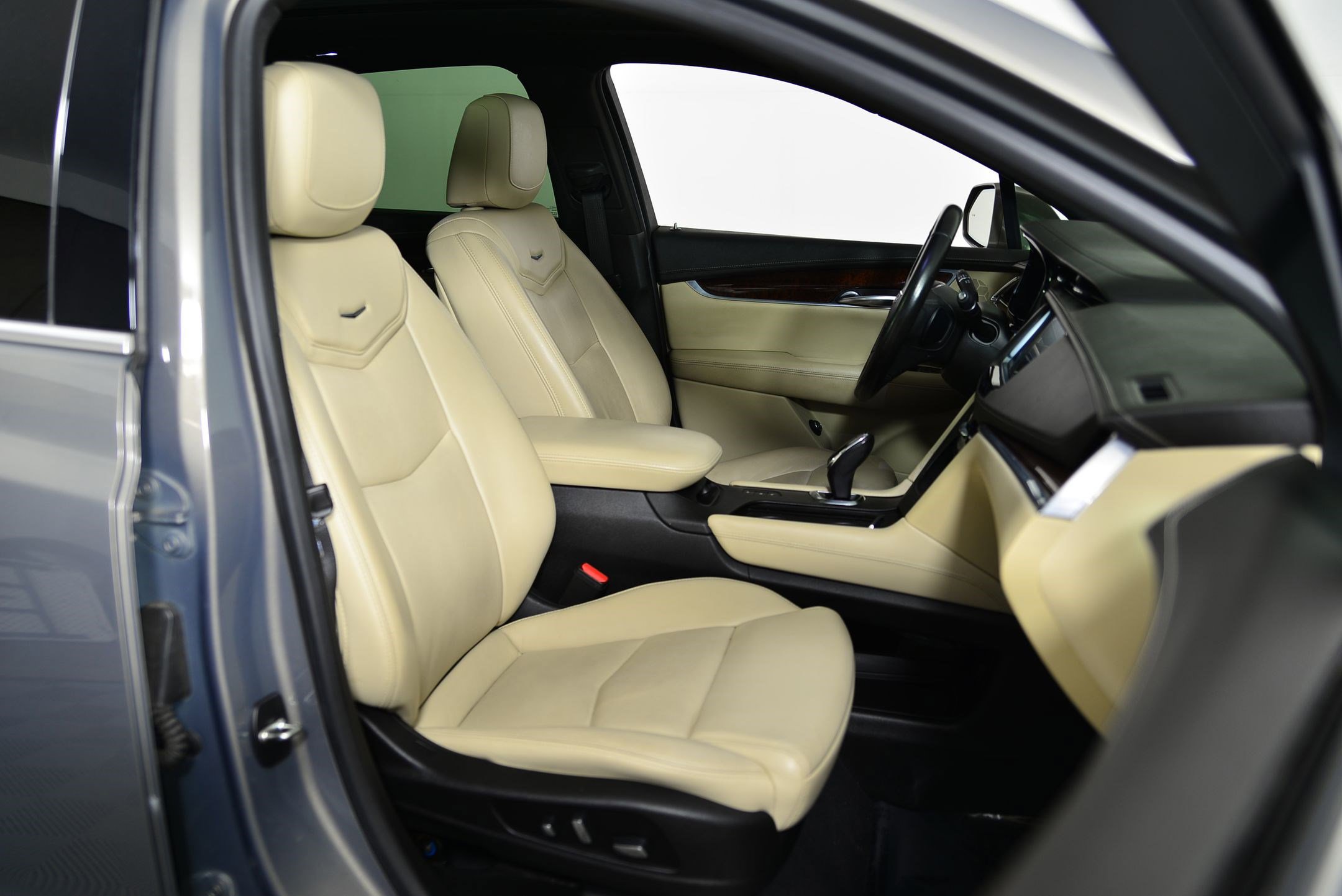 Used 2018 Cadillac XT5 Luxury w/ Driver Awareness Package image 18