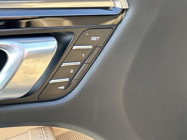 Used 2021 Porsche Macan image 32