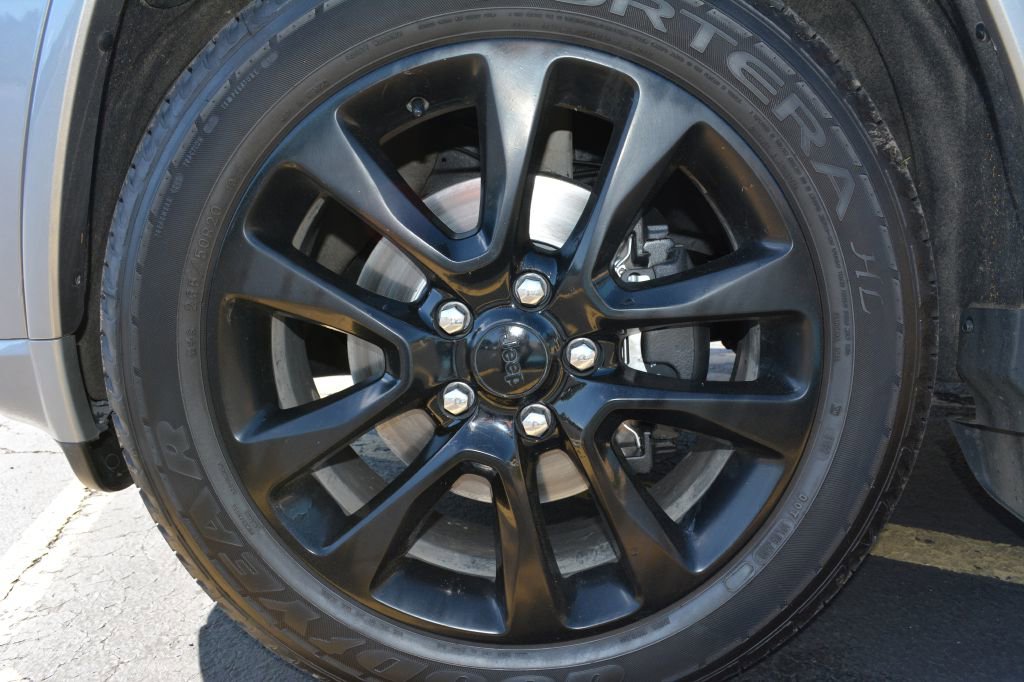 Used 2018 Jeep Grand Cherokee Altitude AWD/4WD image 7