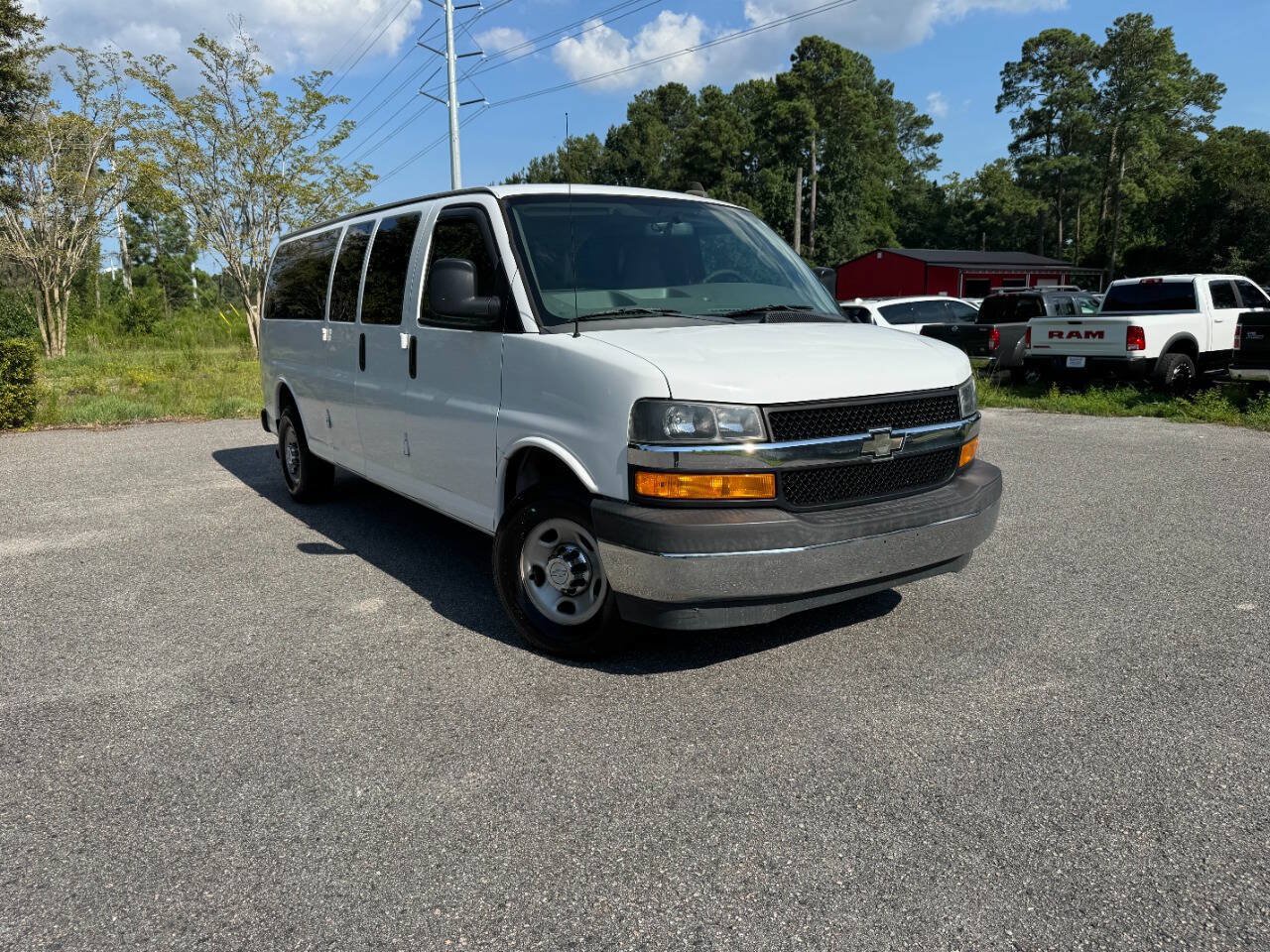 Used 2018 Chevrolet Express 3500 LT w/ LT Preferred Equipment Group RWD image 9