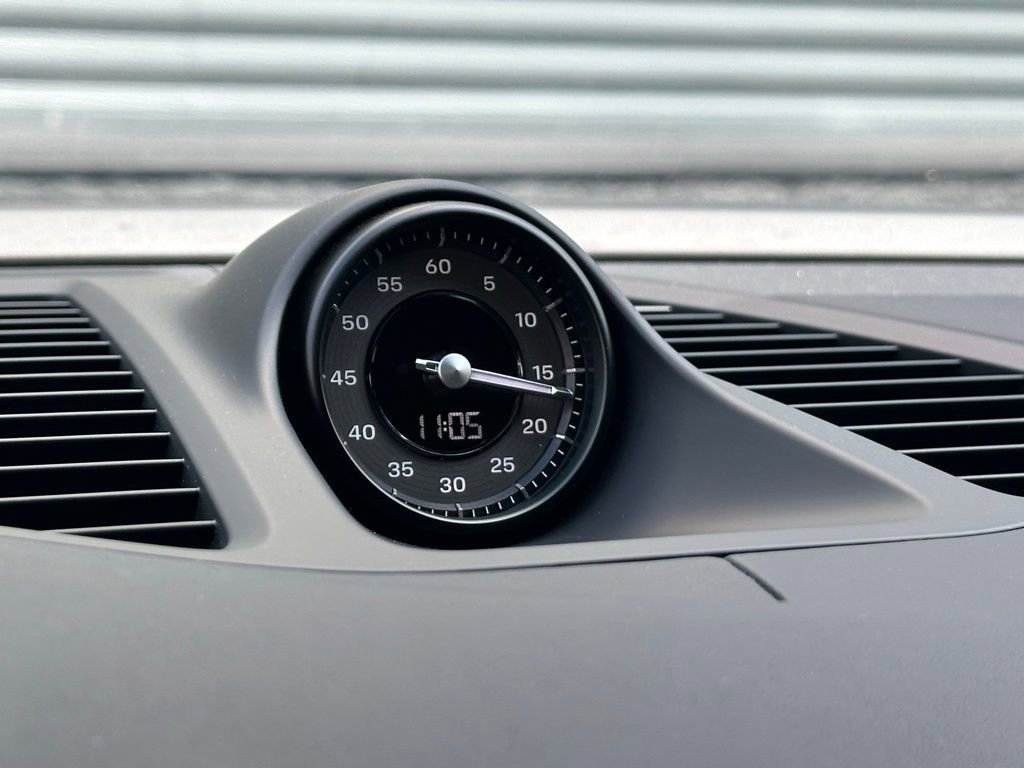 Certified 2024 Porsche Macan Turbo Electric image 33