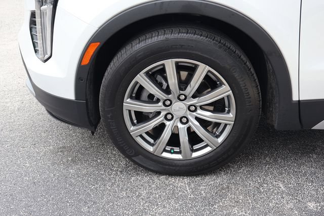Used 2022 Cadillac XT4 Premium Luxury w/ Enhanced Visibility Package FWD image 12