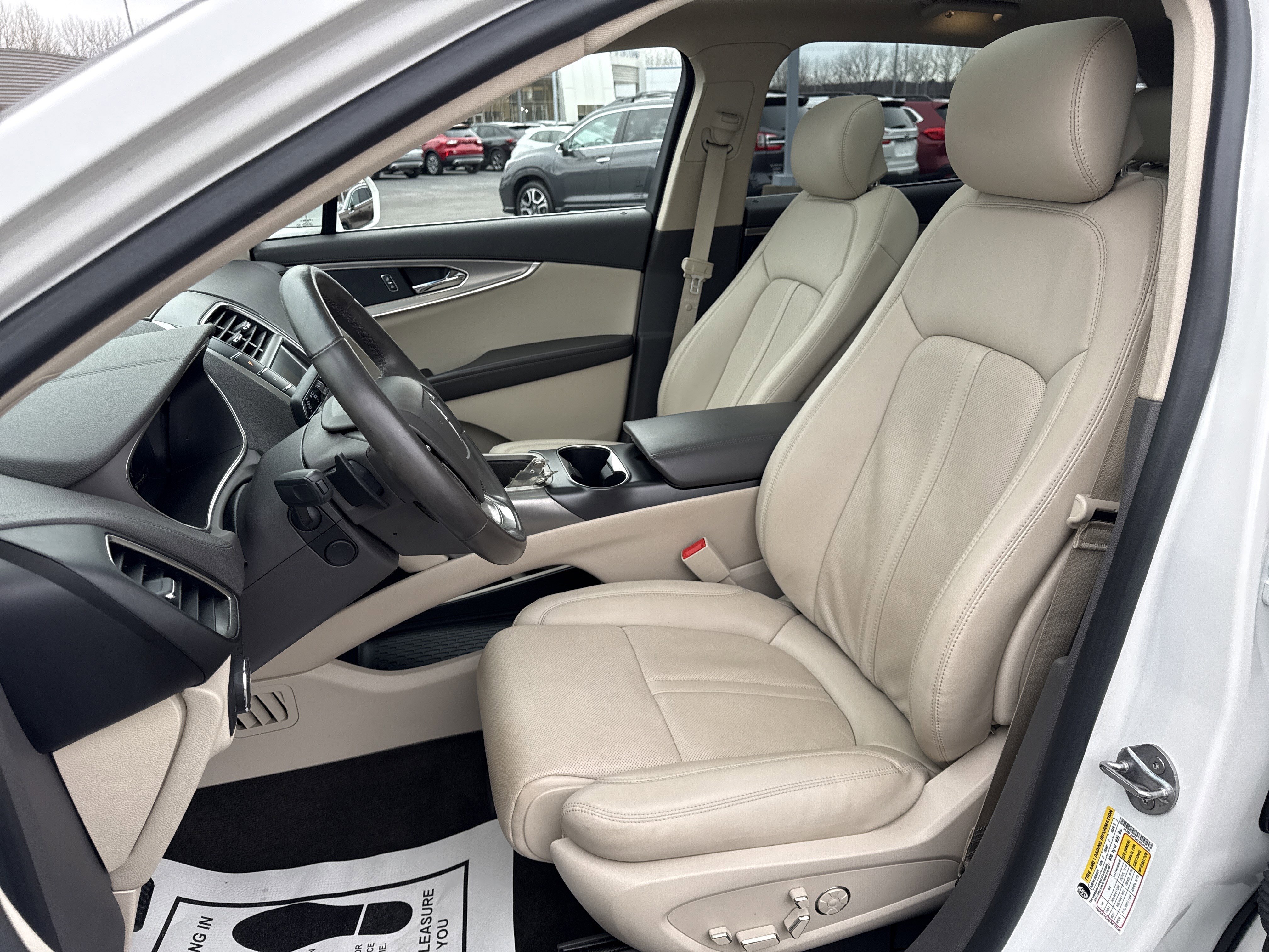 Used 2020 Lincoln Nautilus Reserve w/ Equipment Group 201A image 10