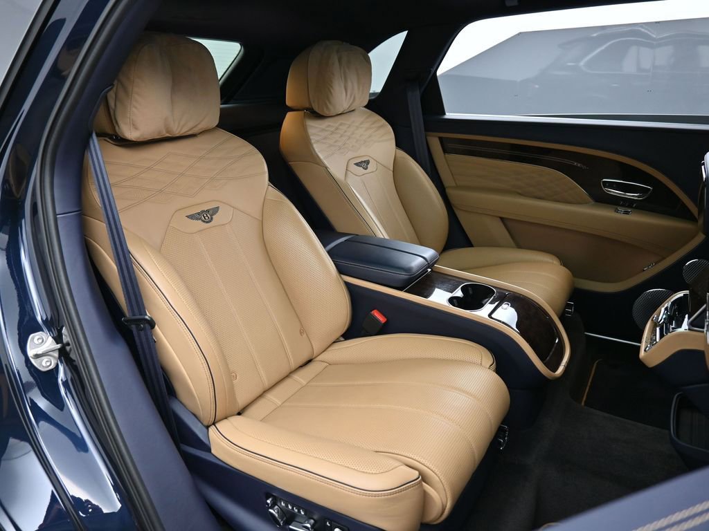 Certified 2023 Bentley Bentayga Extended Wheelbase AWD/4WD image 31