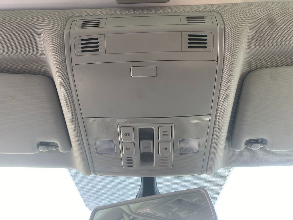 Used 2019 Volkswagen Jetta SE w/ Cold Weather Package image 23