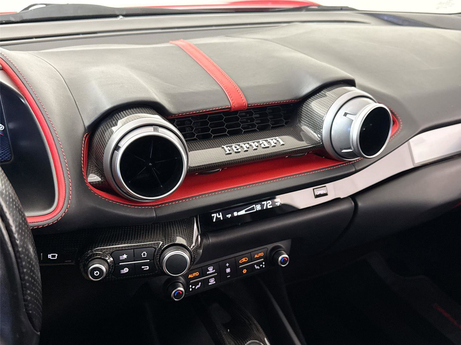 Used 2018 Ferrari 812 Superfast RWD image 19