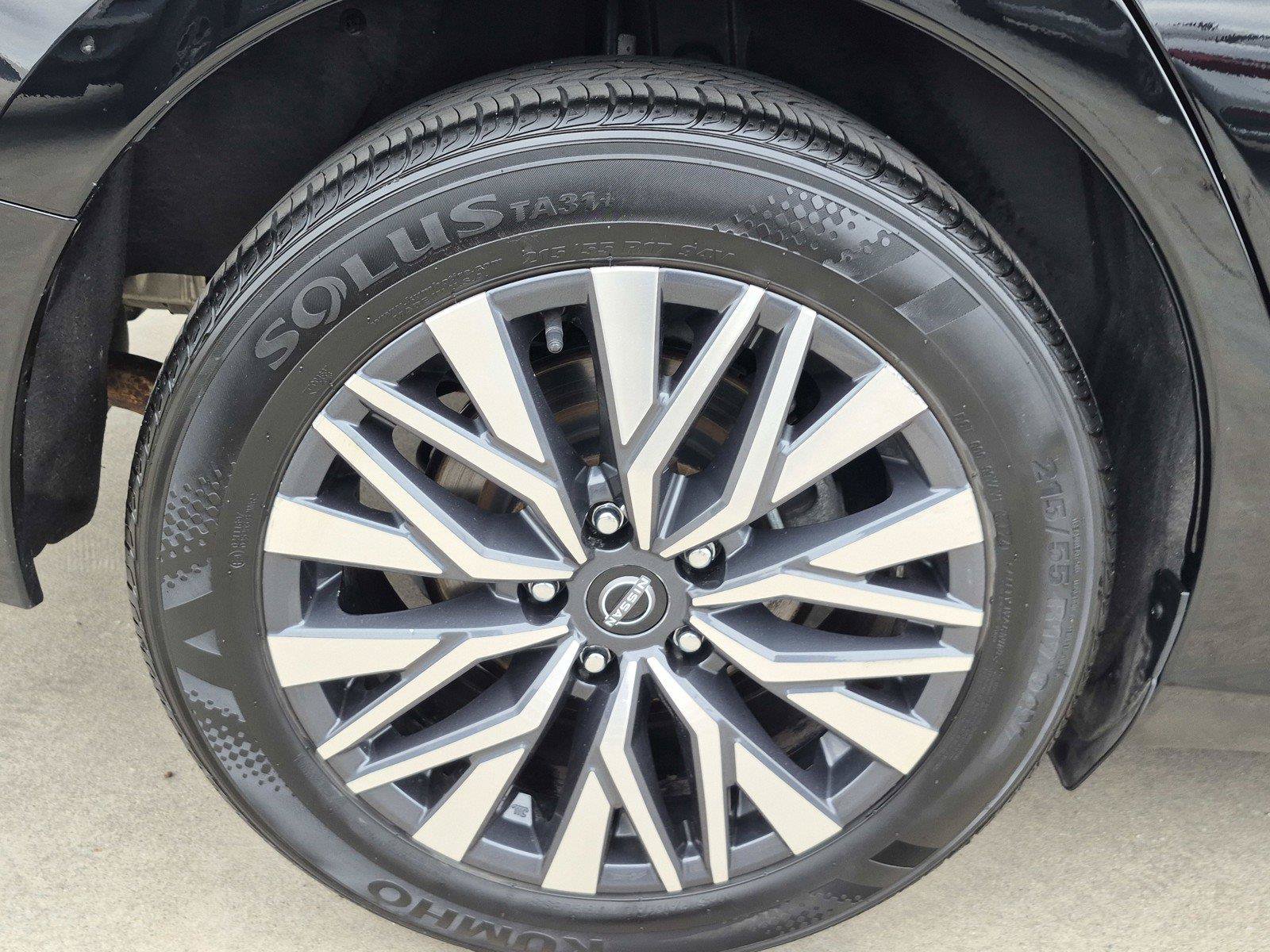 Used 2025 Nissan Altima 2.5 SV FWD image 13