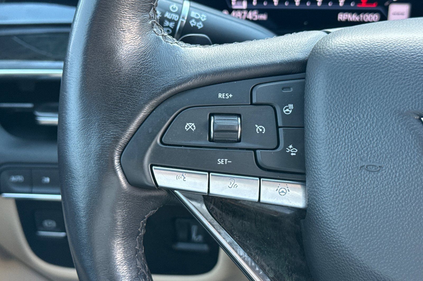 Used 2023 Cadillac Escalade ESV Premium Luxury image 33