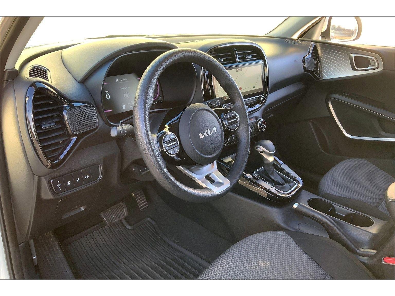 Used 2023 Kia Soul S image 13