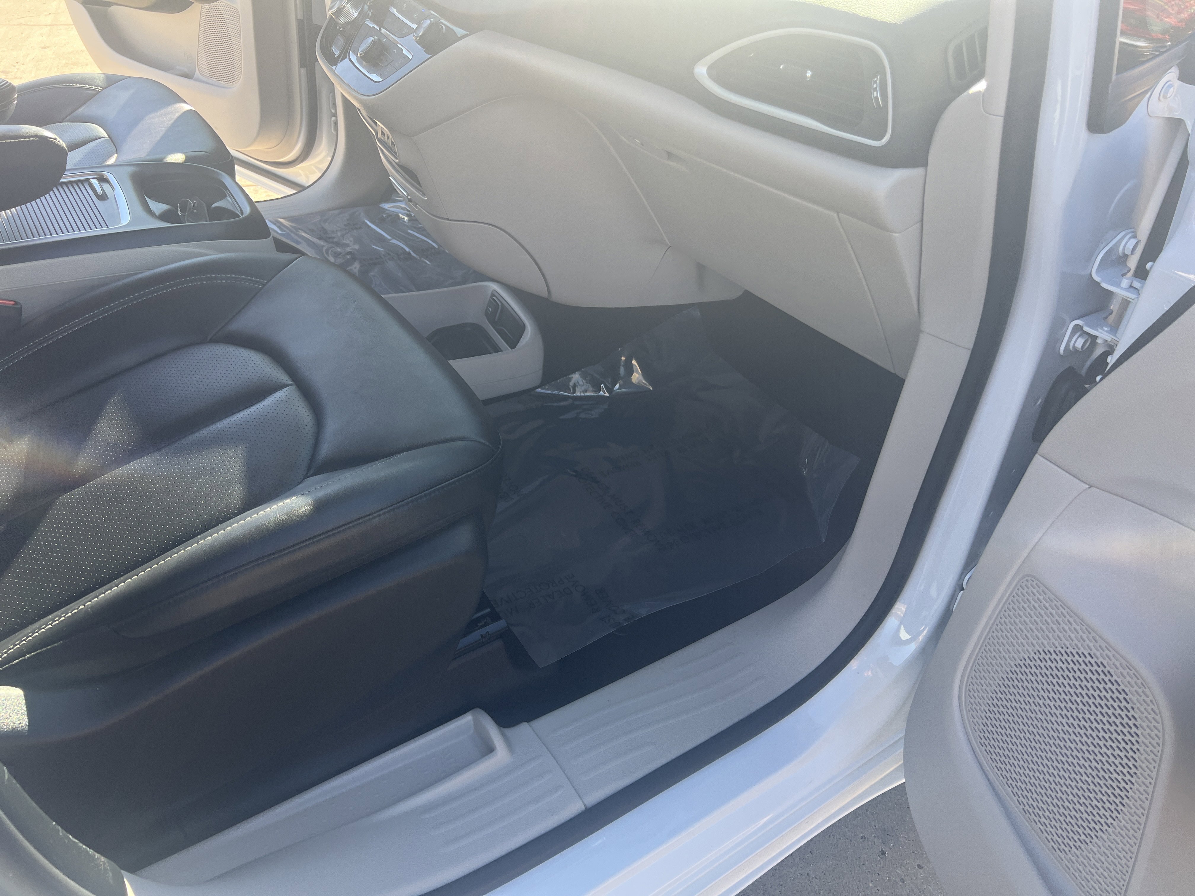 Used 2024 Chrysler Pacifica Touring-L image 22