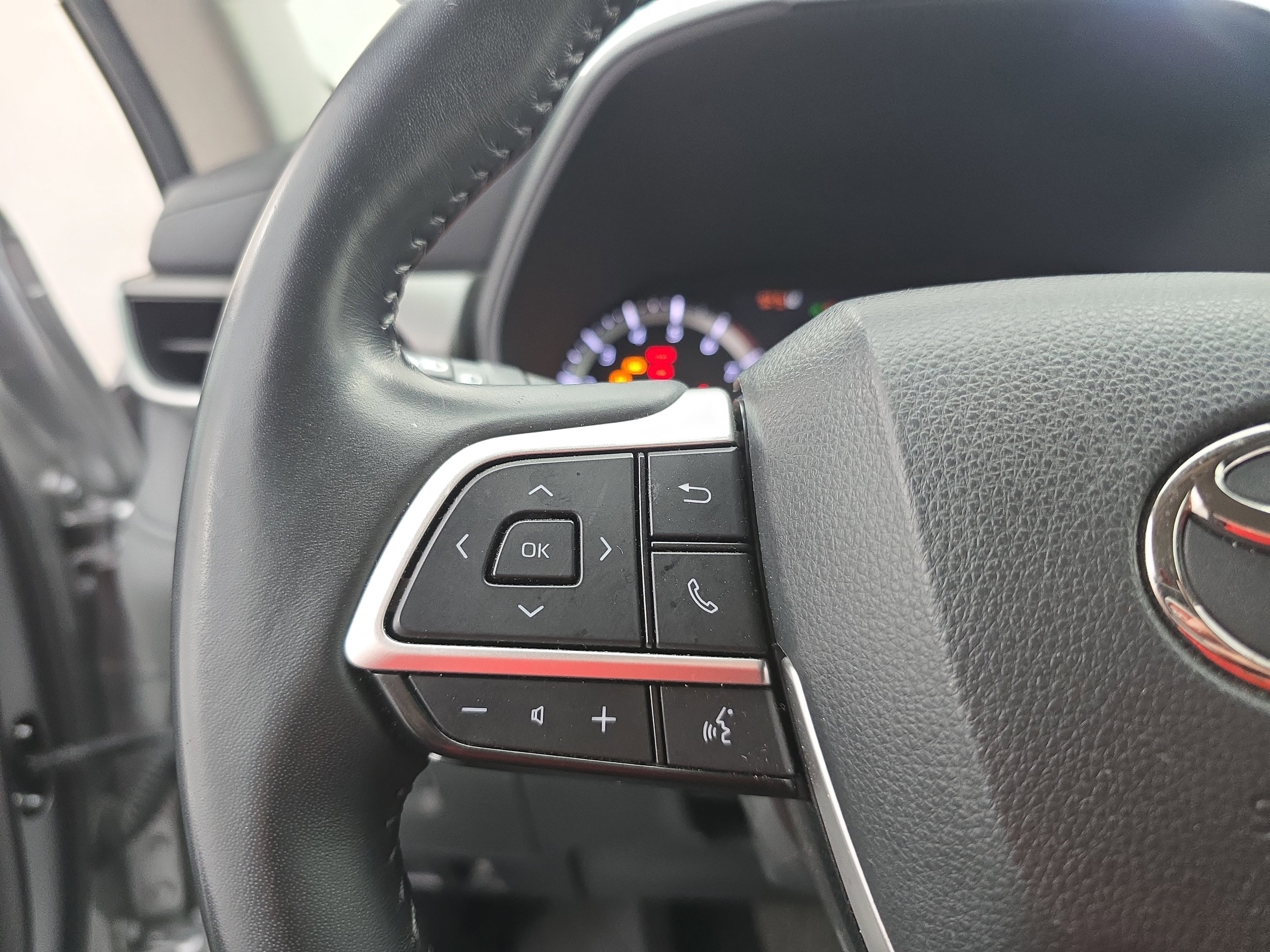 Used 2023 Toyota Highlander L image 18