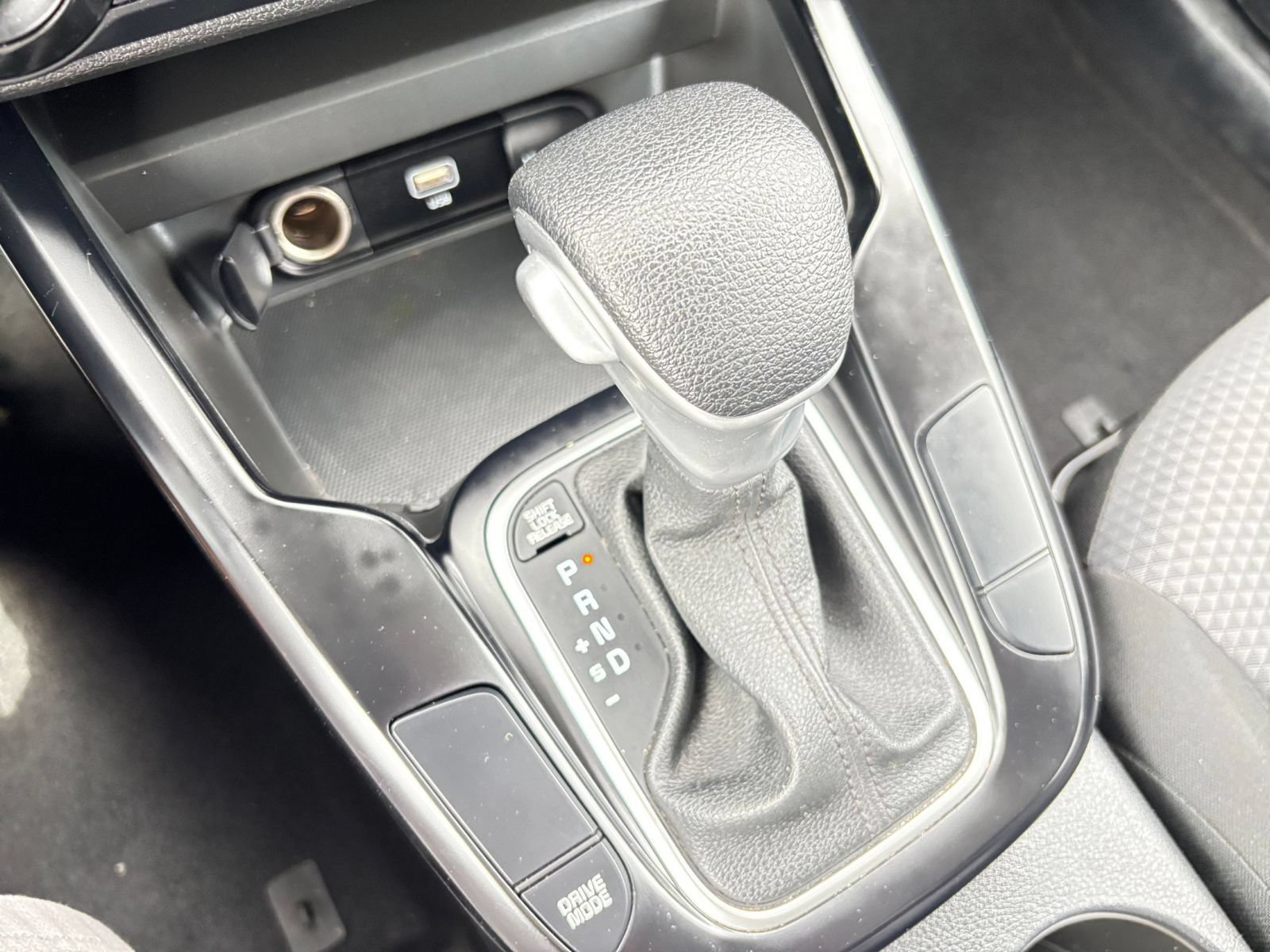 Used 2025 Kia Soul LX w/ LX Technology Package FWD image 38