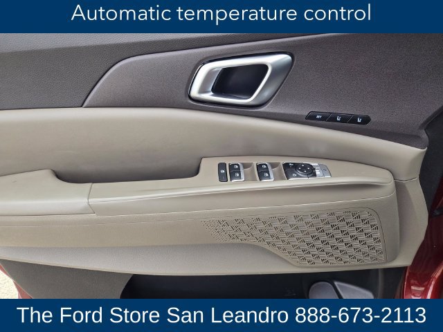Used 2025 Kia Carnival EX FWD image 21
