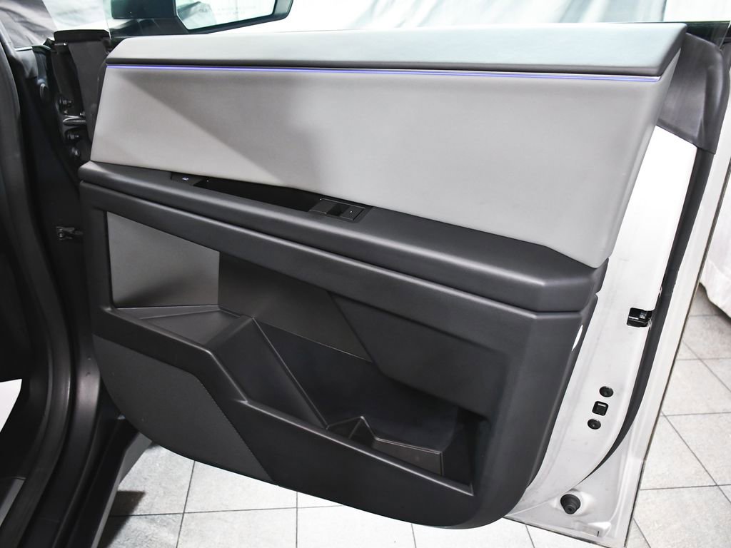 Used 2025 Tesla Cybertruck AWD Crew Cab image 18