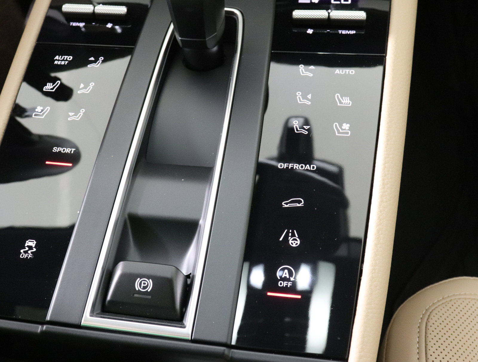 Used 2025 Porsche Macan image 32