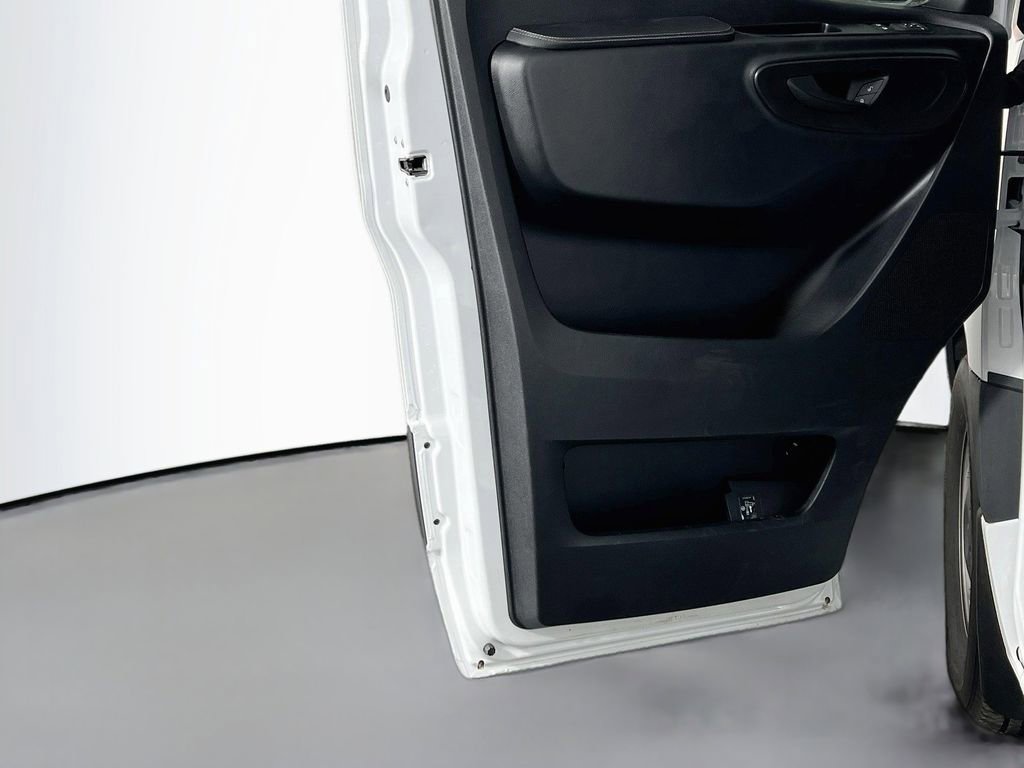 Used 2023 Mercedes-Benz Sprinter 2500 image 17
