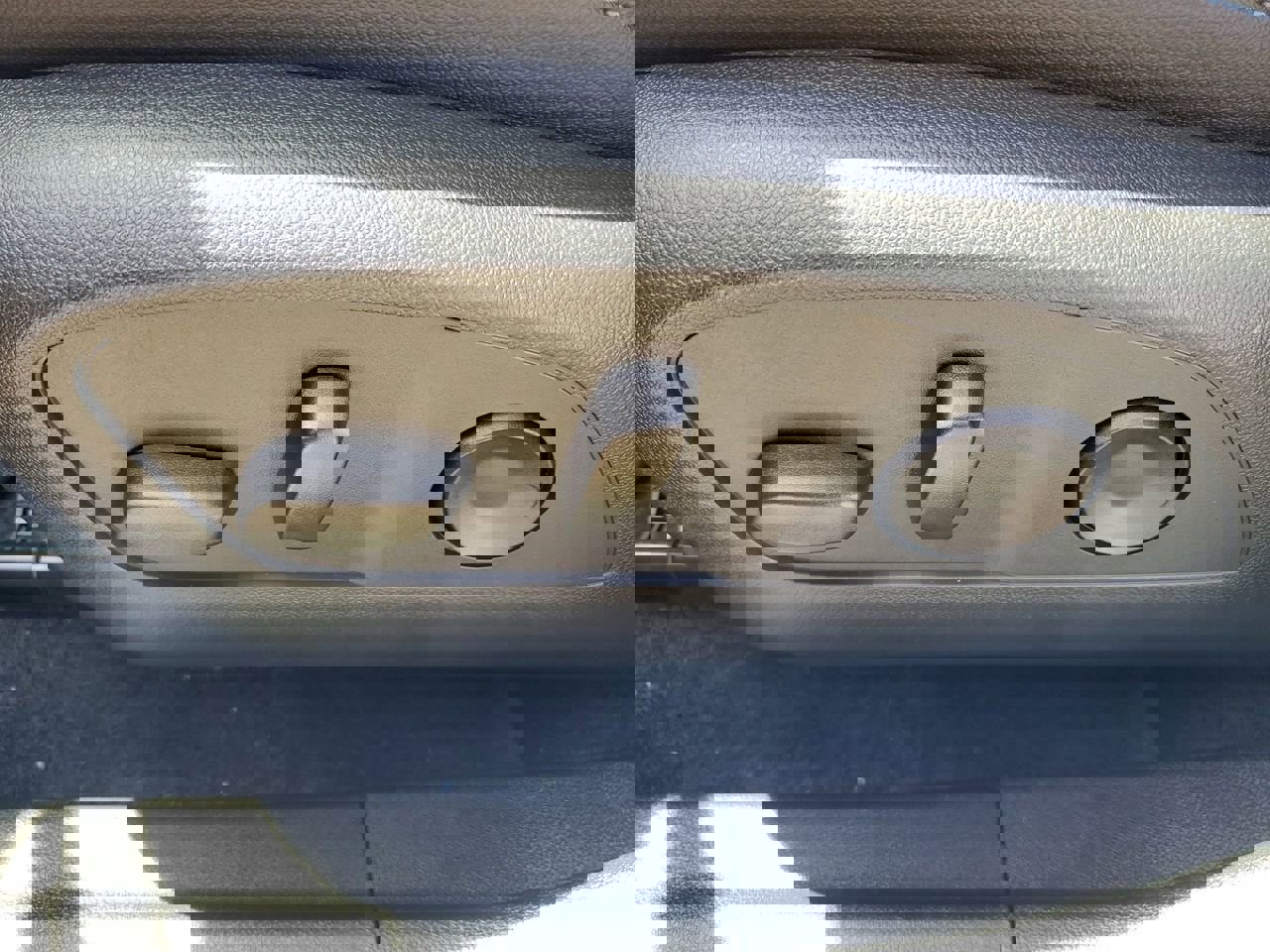 New 2025 Chevrolet Equinox EV LT image 18