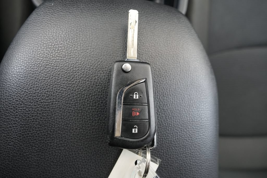 Used 2025 Toyota RAV4 LE AWD/4WD image 35