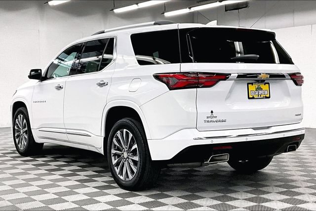 Used 2022 Chevrolet Traverse Premier FWD image 2
