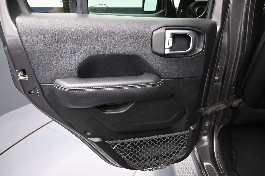 Used 2018 Jeep Wrangler Unlimited Sahara AWD/4WD image 28