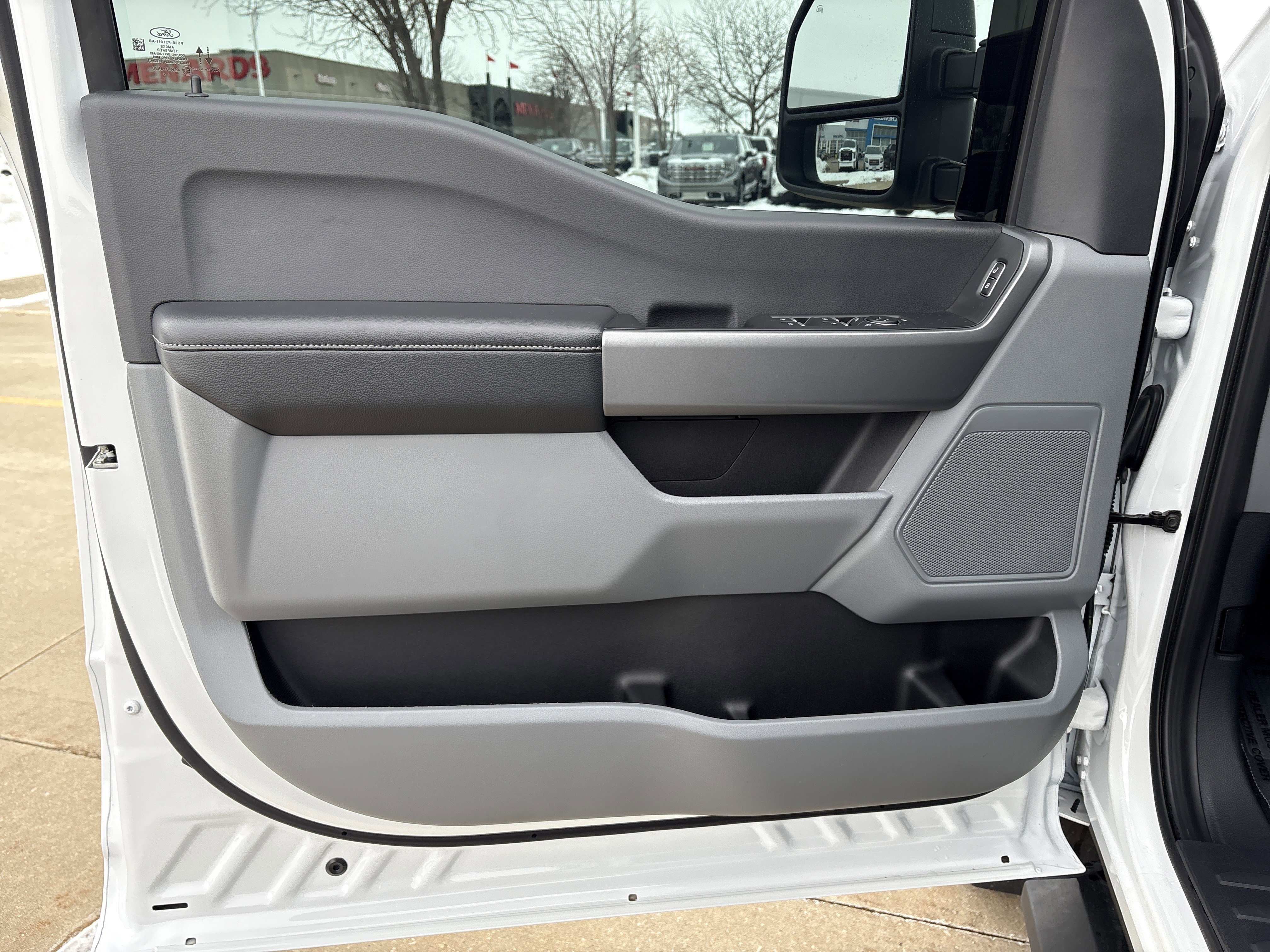 Used 2024 Ford F350 XLT w/ Snow Plow/Camper Package image 10