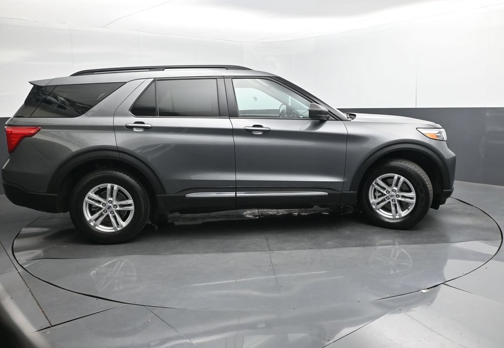 Used 2023 Ford Explorer XLT w/ Equipment Group 202A AWD/4WD image 33