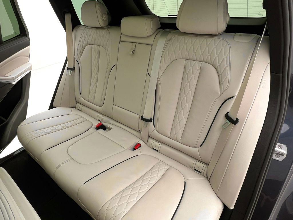 Used 2020 BMW X5 M50i w/ Executive Package image 15