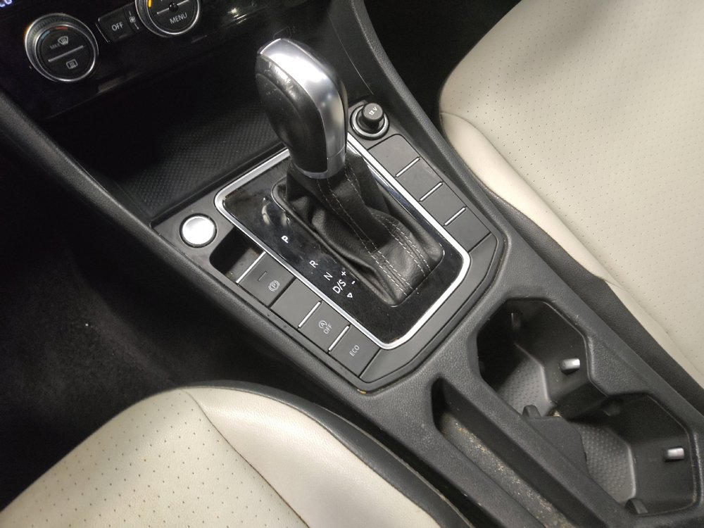 Used 2019 Volkswagen Jetta R-Line w/ R-Line Cold Weather Package image 26