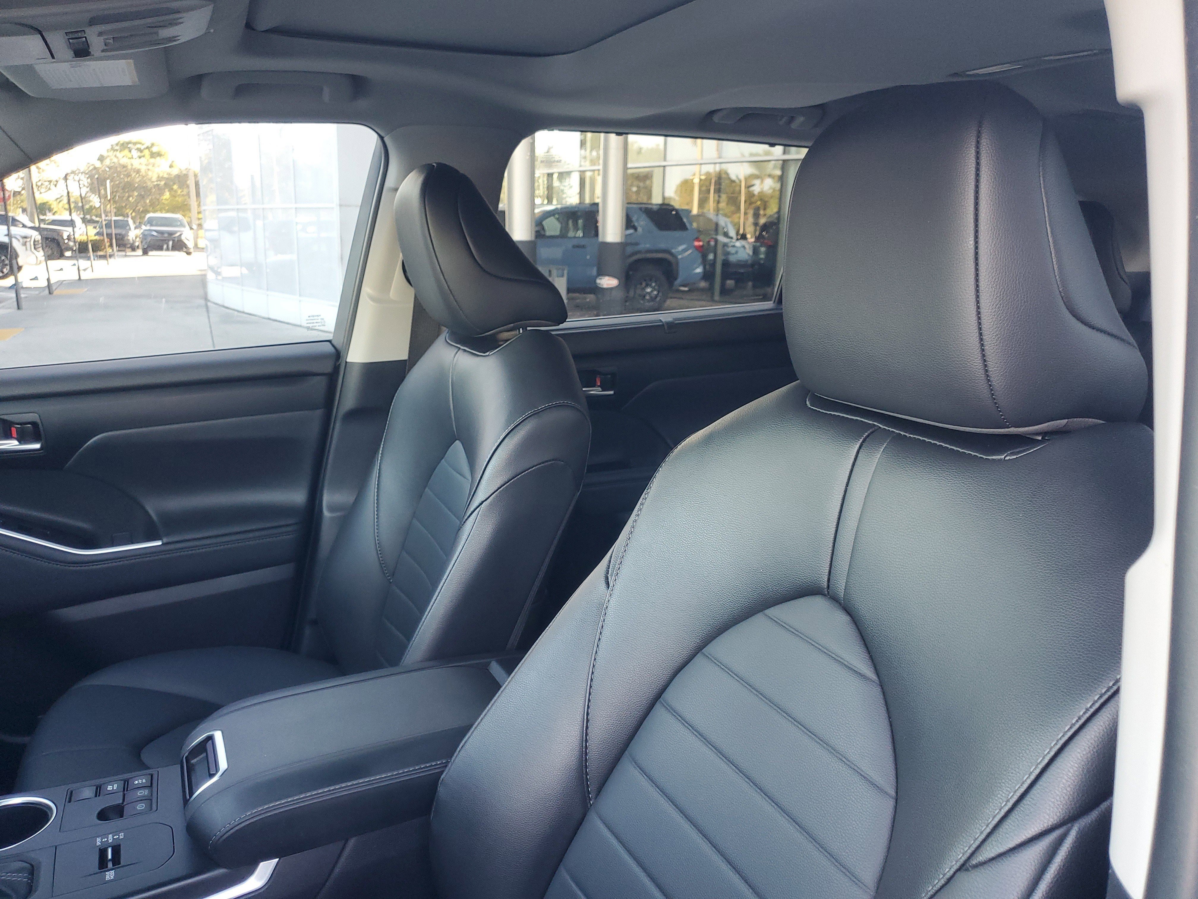 Used 2024 Toyota Highlander XLE image 15