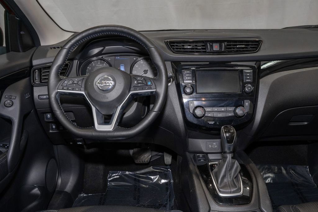 Certified 2022 Nissan Rogue Sport SL w/ Premium Package image 2