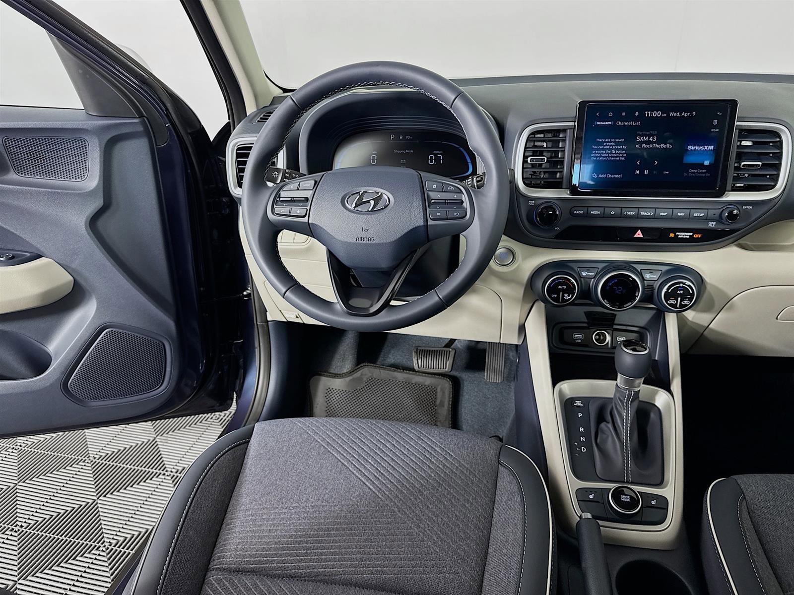 New 2025 Hyundai Venue Limited image 23