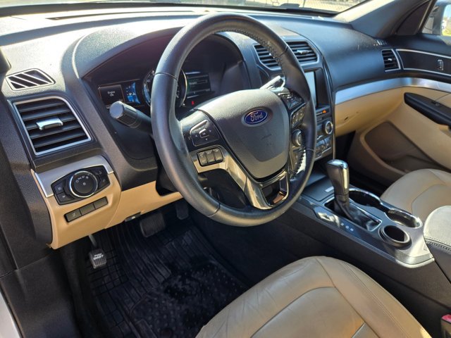 Used 2016 Ford Explorer XLT w/ Equipment Group 202A FWD image 10