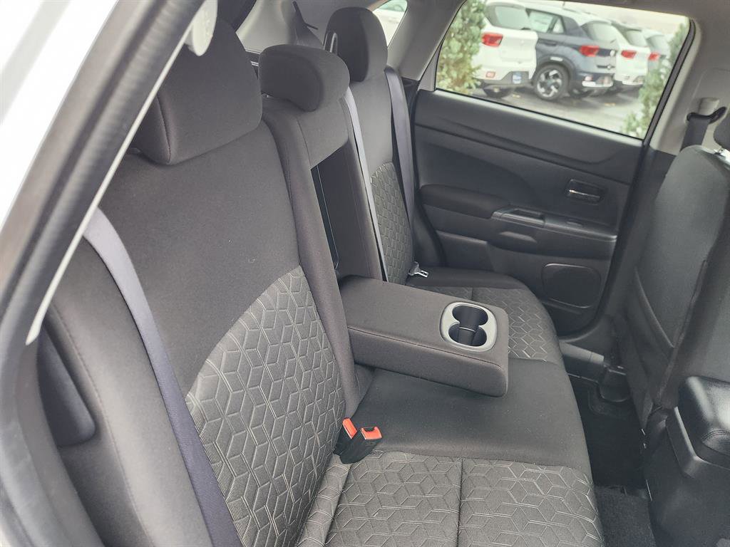 Used 2024 Mitsubishi Outlander Sport ES image 15