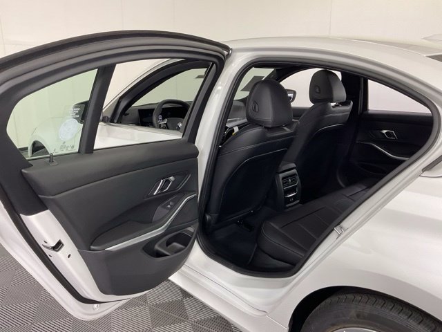 Certified 2025 BMW 330i xDrive Sedan w/ Convenience Package AWD/4WD image 35